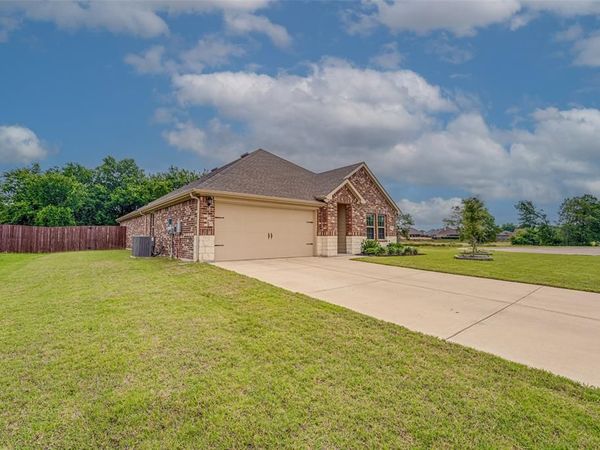 1519 Running Brook Court, Kaufman, TX 75142