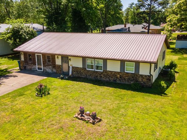 209 N West Street , Elkville, IL 62932