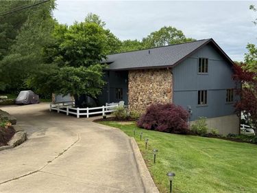 3790 E Buckhorn Drive, Millersburg, OH 44654