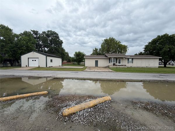 102 N 2nd Street , Chouteau, OK 74337