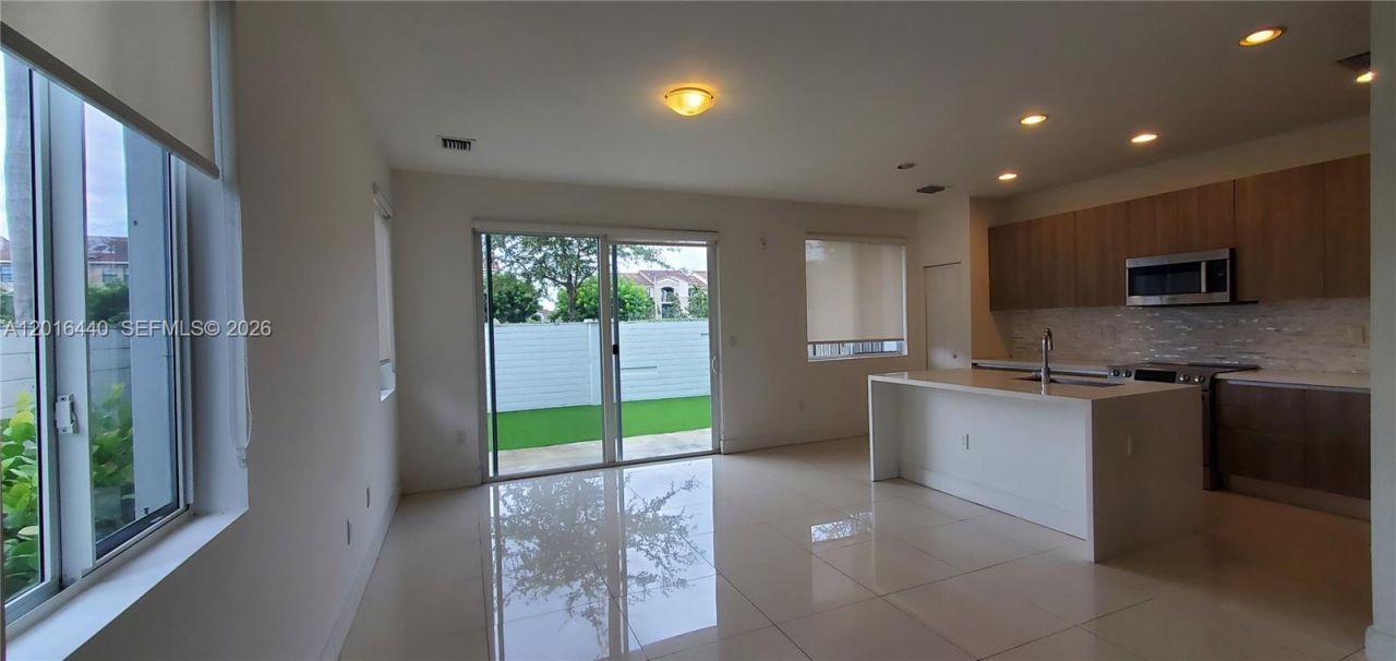 7210 NW 103rd Path , Doral, FL 33178 Photo