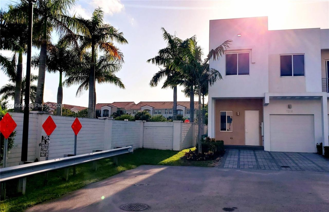 7210 NW 103rd Path , Doral, FL 33178 Photo