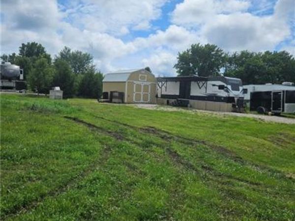 6 Greenwood Lane, Linn Valley, KS 66040
