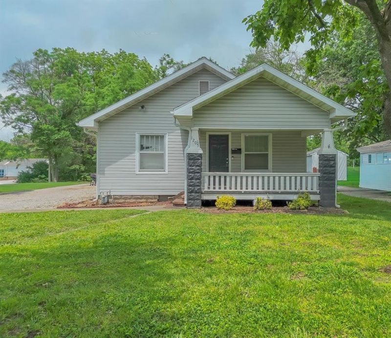 1205 E 6th Street, Pittsburg, KS 66762 Main Photo