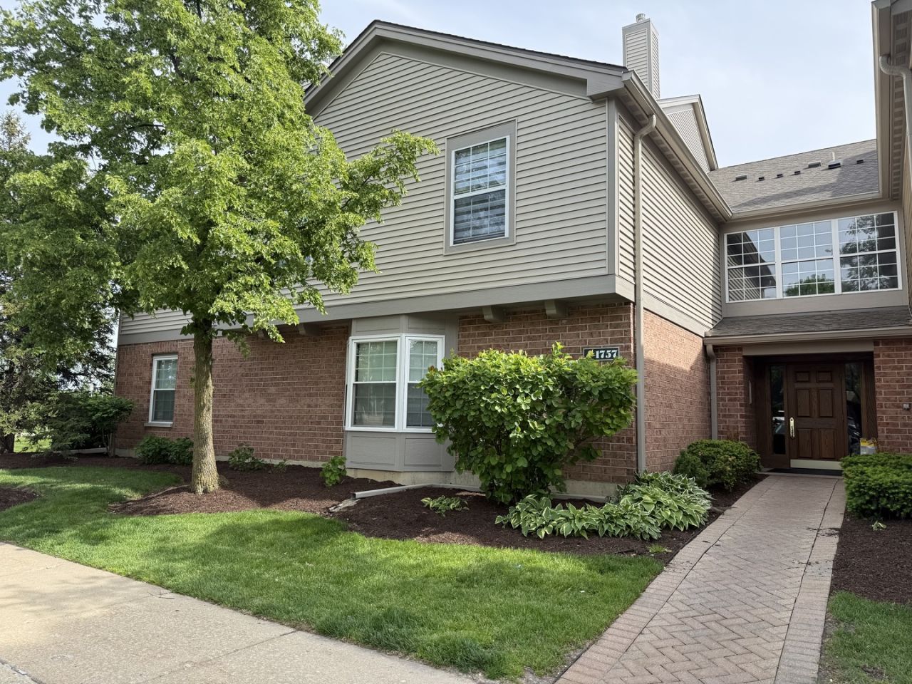 1757 Eastwood Court, Schaumburg, IL 60195