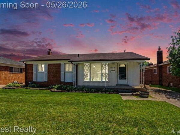28326 Los Olas Drive, Warren, MI 48093