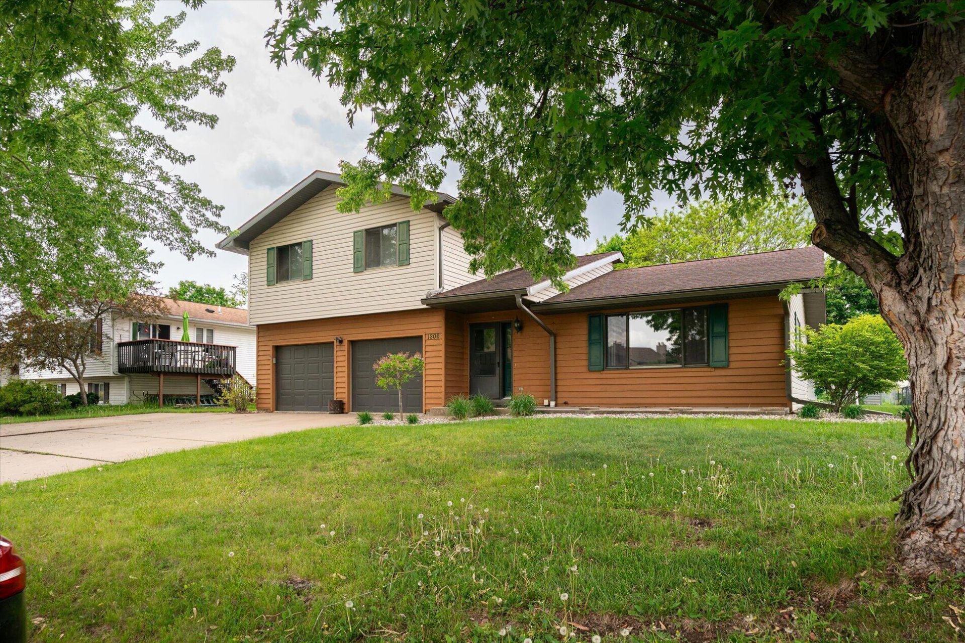 1206 Willow Street, La Crescent, MN 55947 Main Photo