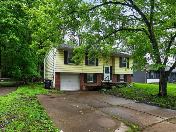 2964 Williamsburg Street NW, Warren, OH 44485