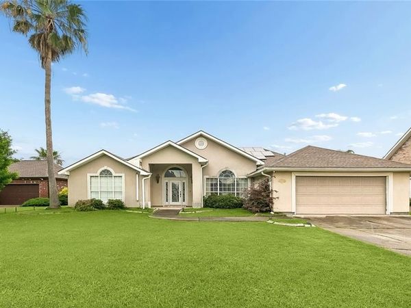 1117 LAKE LOUISE Drive , Gretna, LA 70056
