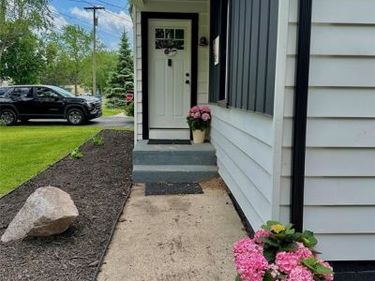 2349 W Ellery Avenue E, Waterford Twp, MI 48327