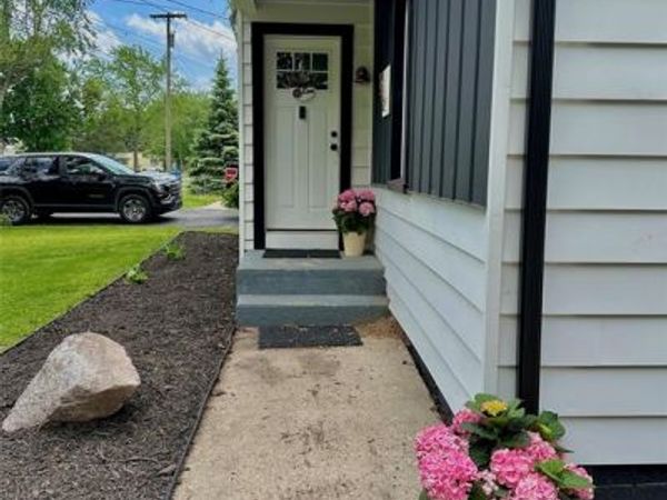 2349 W Ellery Avenue E, Waterford Twp, MI 48327