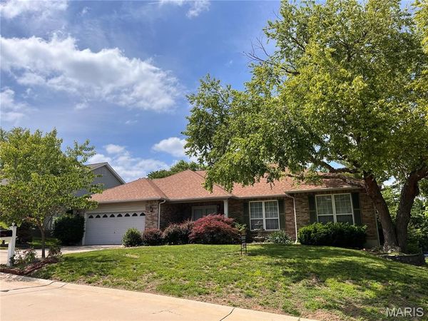 4844 Greenburg Drive , St Peters, MO 63304