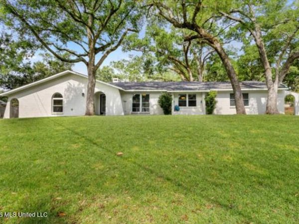 5913 David Davis Place, Ocean Springs, MS 39564