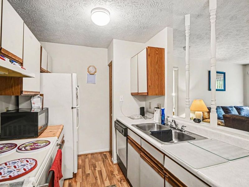 1544 W Galbraith Road, Unit 402, Cincinnati, OH 45231 Photo 8