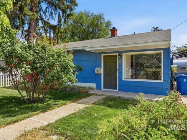 8 N Sunset St, Nampa, ID 83651