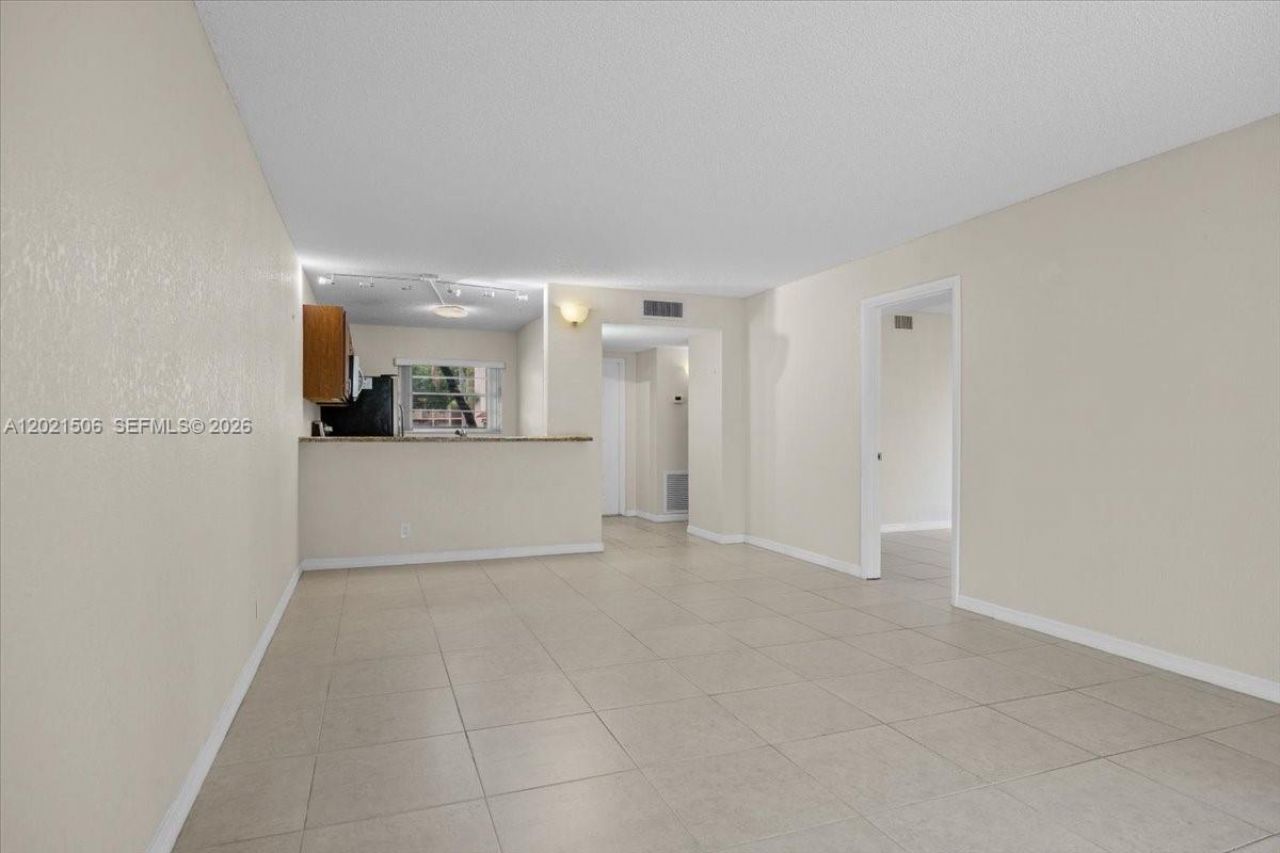 9501 Seagrape Dr , Unit 102, Davie, FL 33324 Photo
