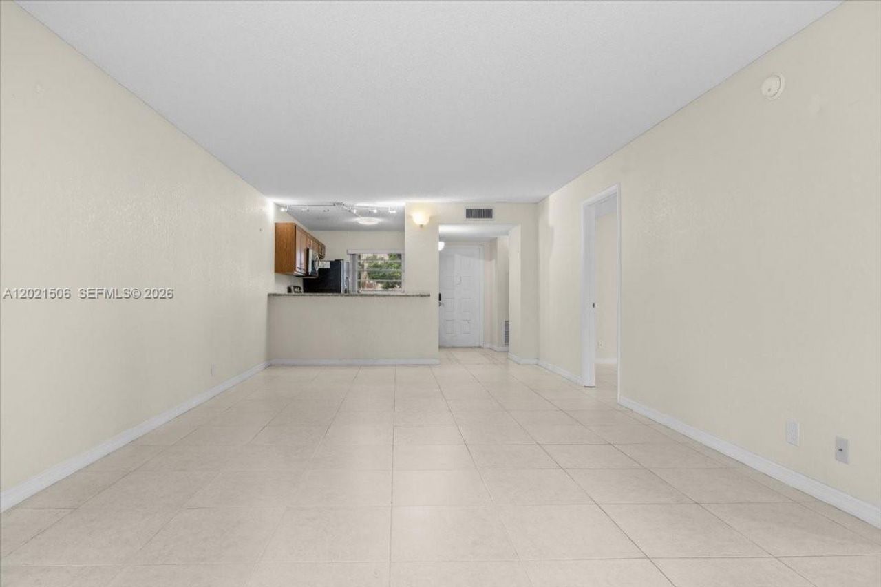 9501 Seagrape Dr , Unit 102, Davie, FL 33324 Photo