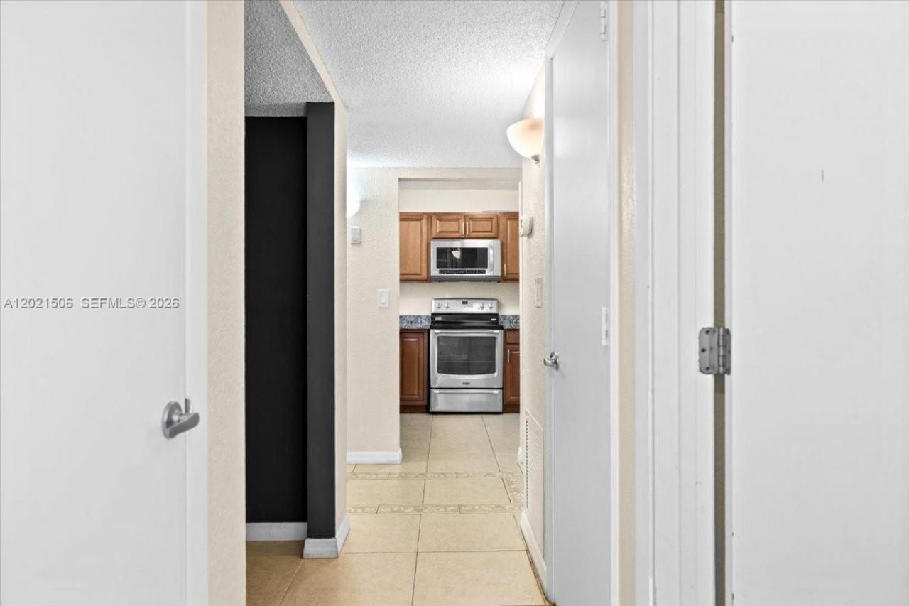 9501 Seagrape Dr , Unit 102, Davie, FL 33324 Photo