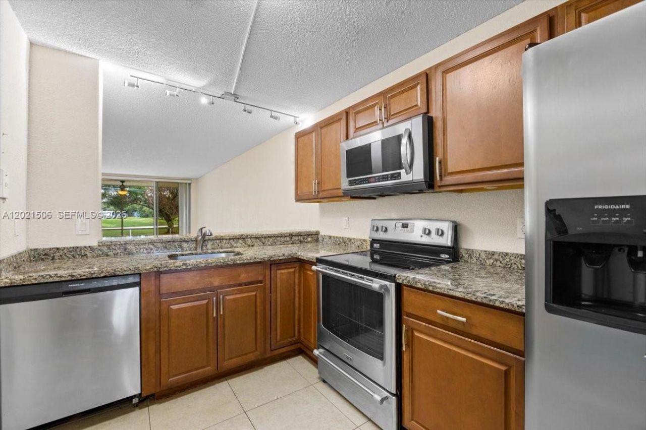 9501 Seagrape Dr , Unit 102, Davie, FL 33324 Photo