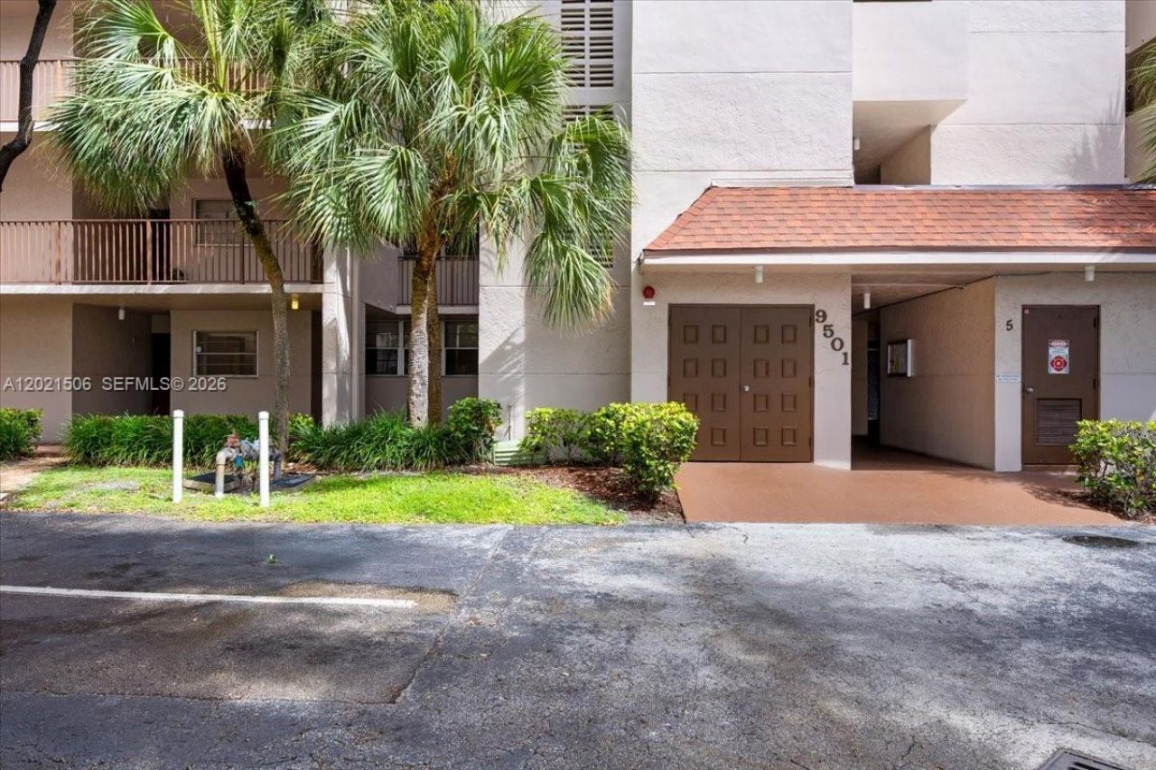 9501 Seagrape Dr , Unit 102, Davie, FL 33324 Photo