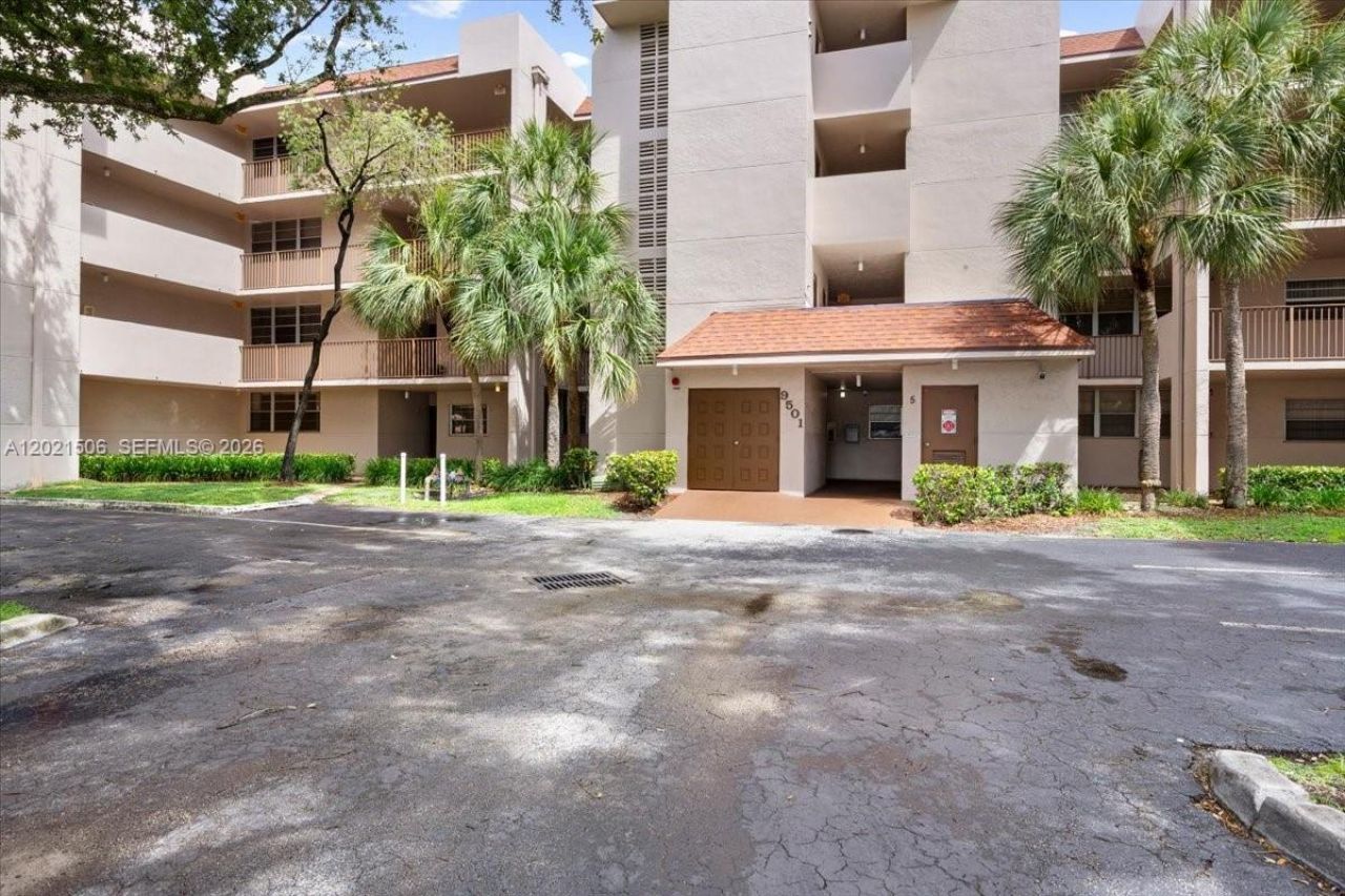 9501 Seagrape Dr , Unit 102, Davie, FL 33324 Photo