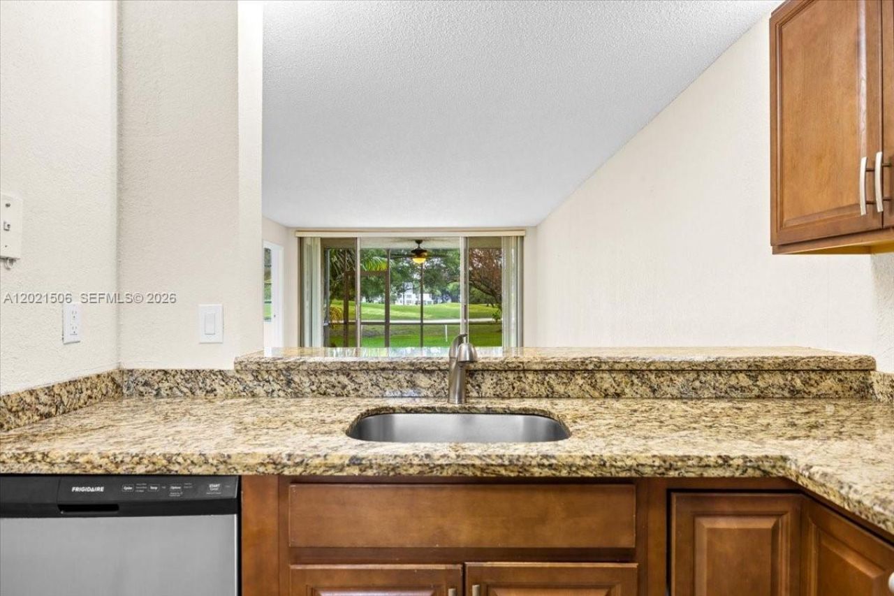 9501 Seagrape Dr , Unit 102, Davie, FL 33324 Photo