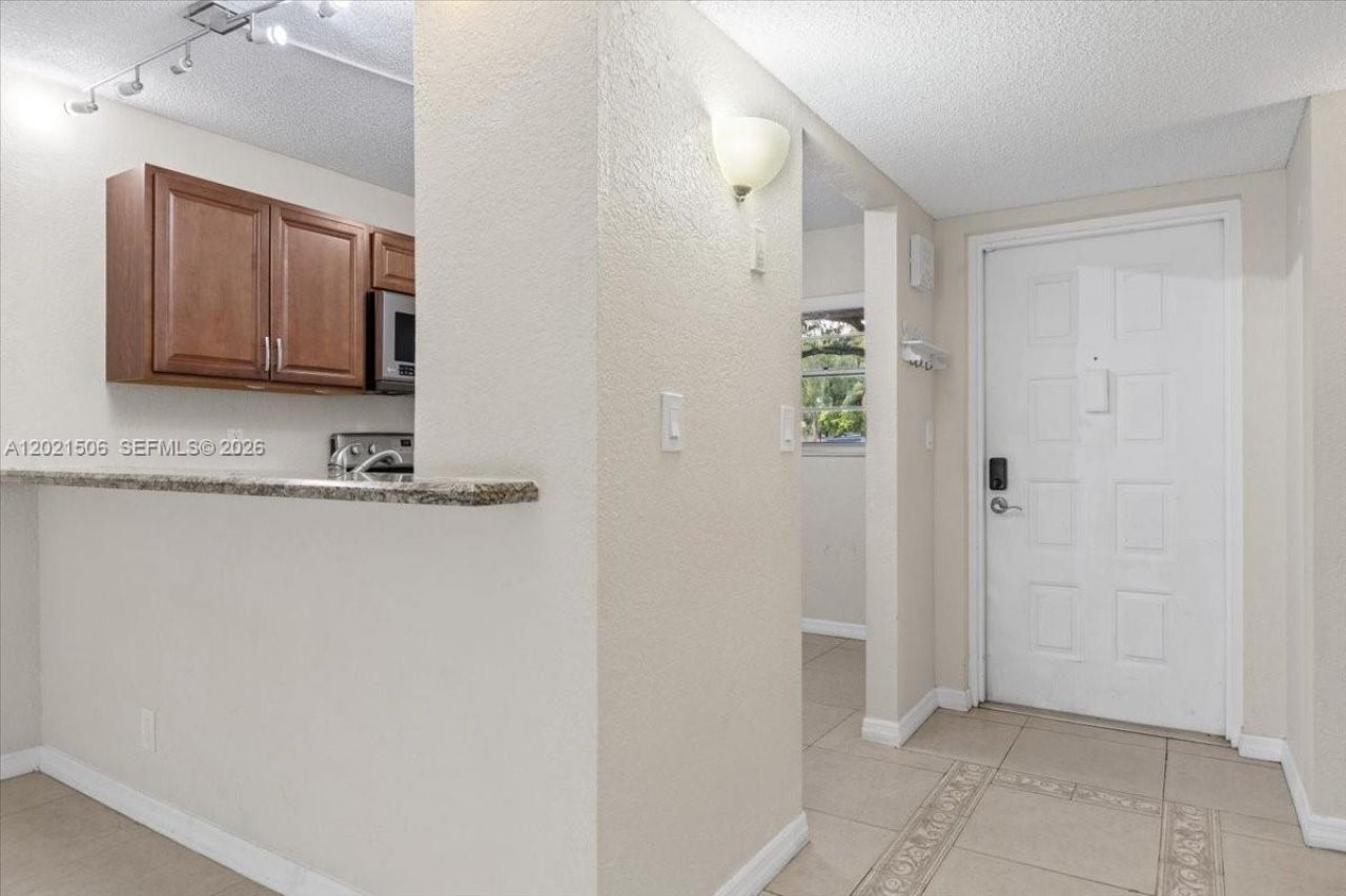 9501 Seagrape Dr , Unit 102, Davie, FL 33324 Photo