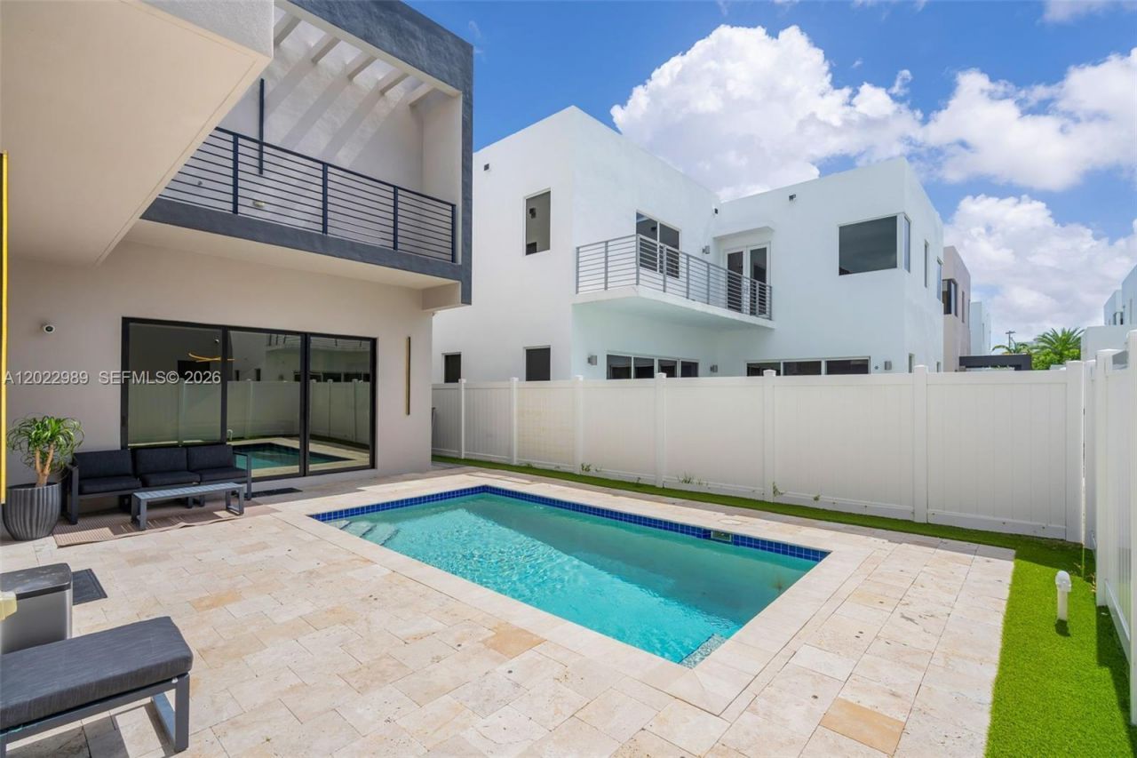 10082 NW 77th St, Doral, FL 33178 Photo