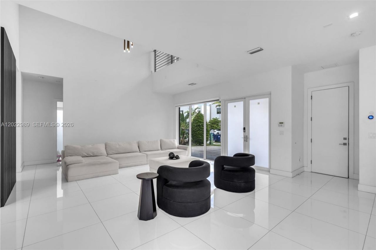 10082 NW 77th St, Doral, FL 33178 Photo