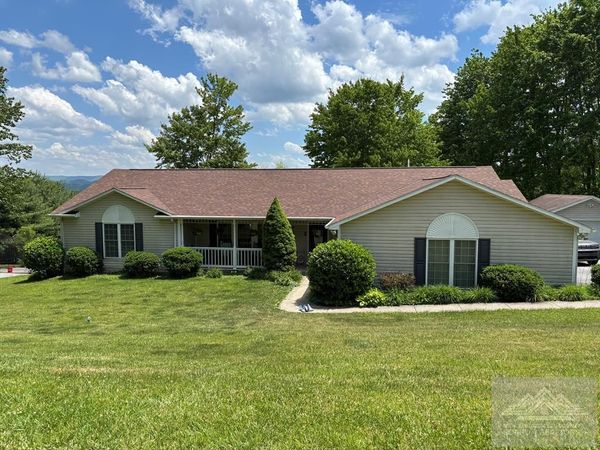 426 Saxon Pl, Bluefield, WV 24701