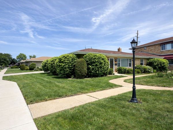 1547 Balmoral Avenue , Westchester, IL 60154