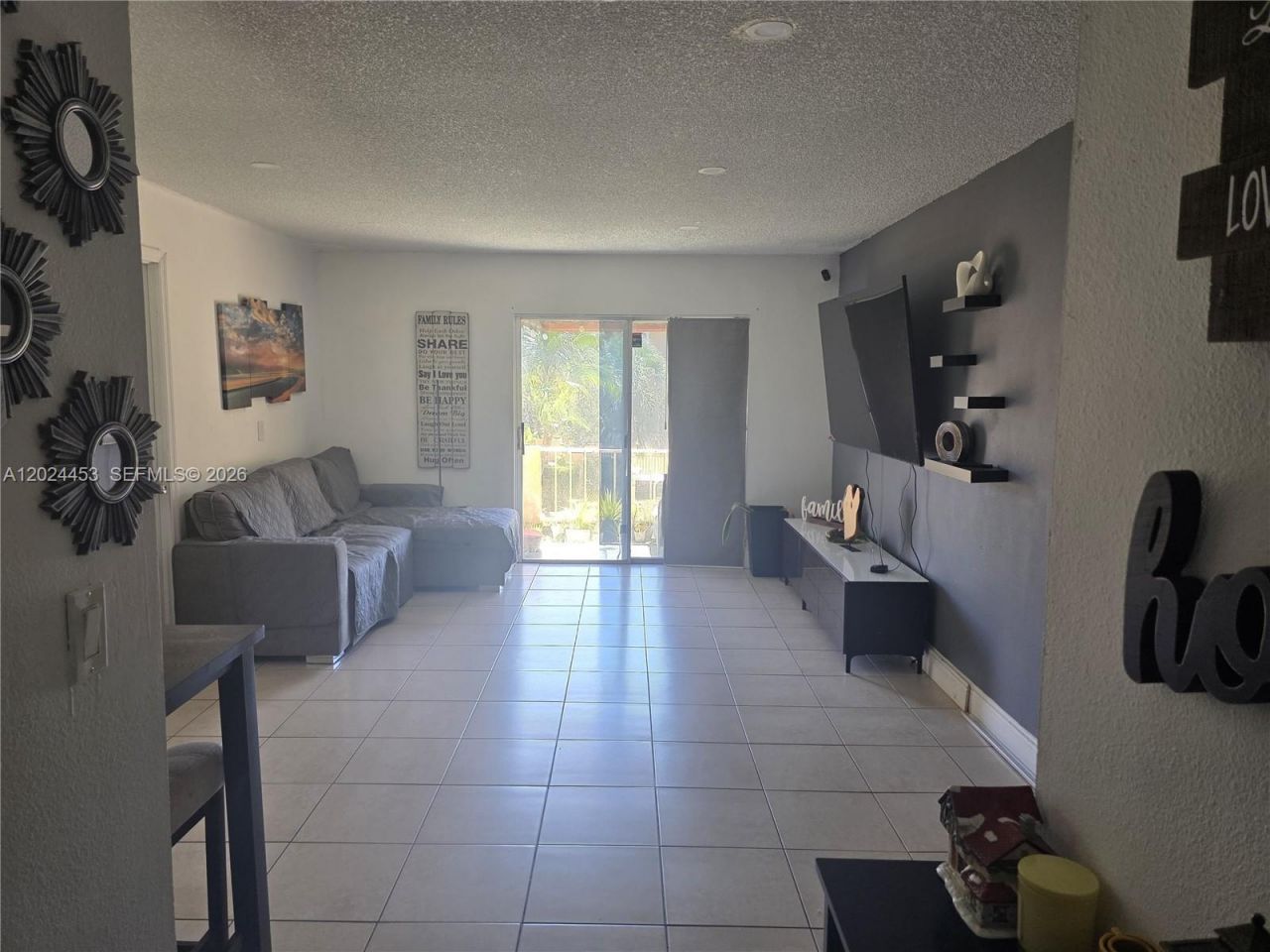 17901 NW 68th Ave, Unit T201, Hialeah, FL 33015 Photo