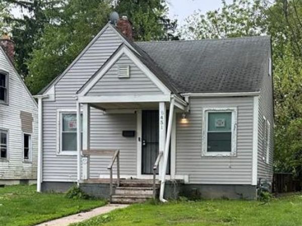 8451 Greenview Avenue, Detroit, MI 48228