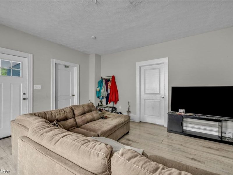 3010 Daisy Avenue, Cleveland, OH 44109 Photo 5
