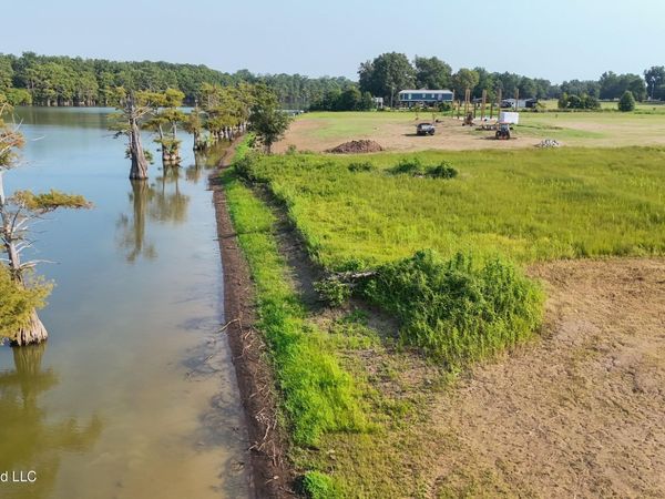 Deerfield Road, Yazoo City, MS 39194