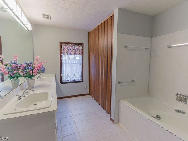 51883 Telegraph, Amherst, OH 44001 Photo 10