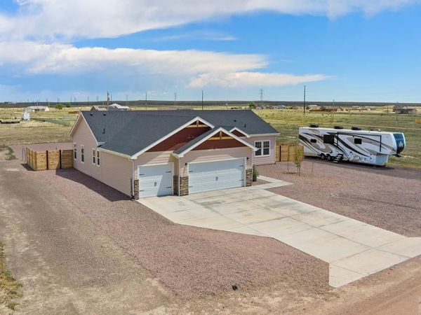 981 E Blackstone Dr, Pueblo, CO 81007