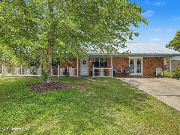 835 Lakewood Place, Biloxi, MS 39532