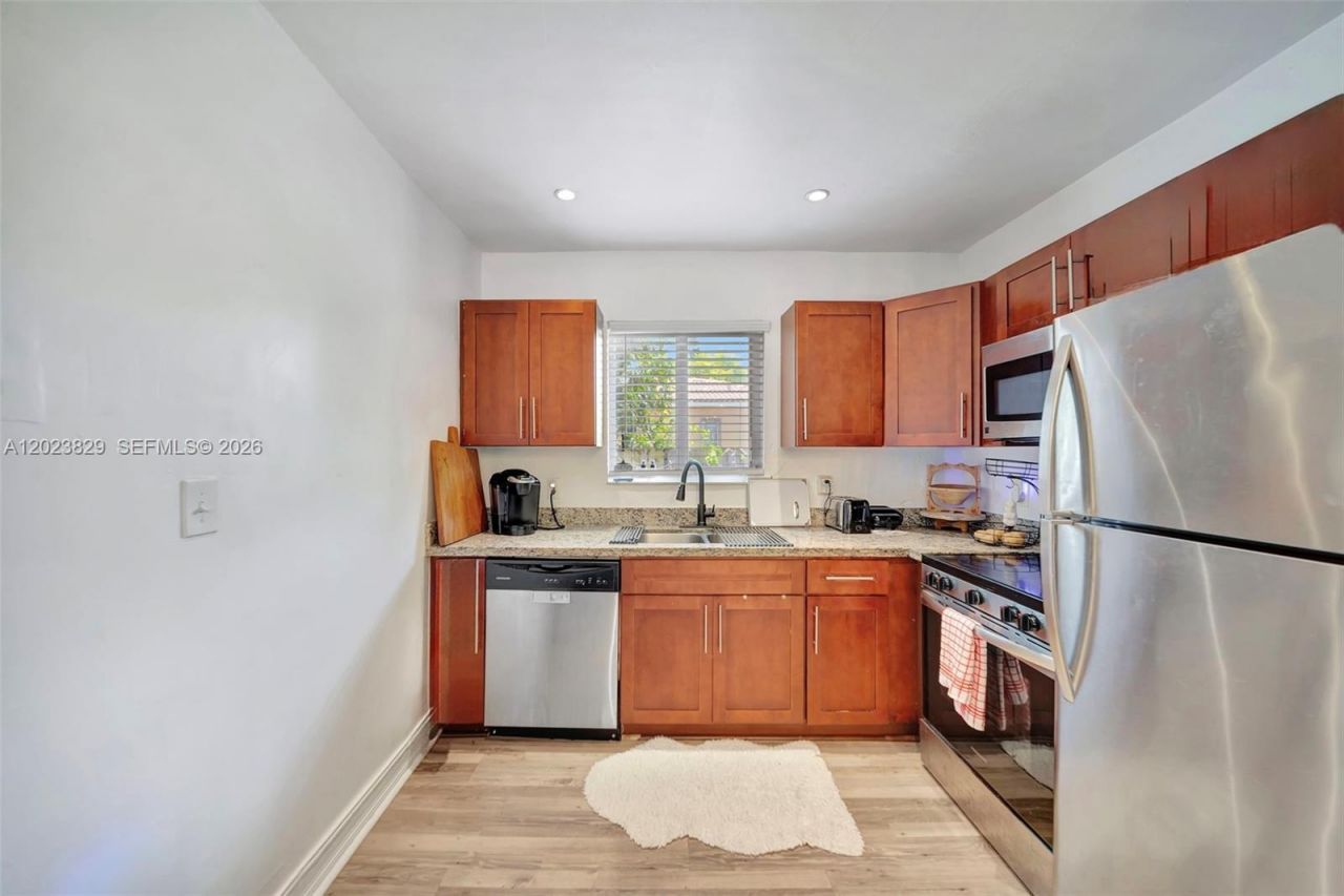 1790 NE 160th St , North Miami Beach, FL 33162 Photo