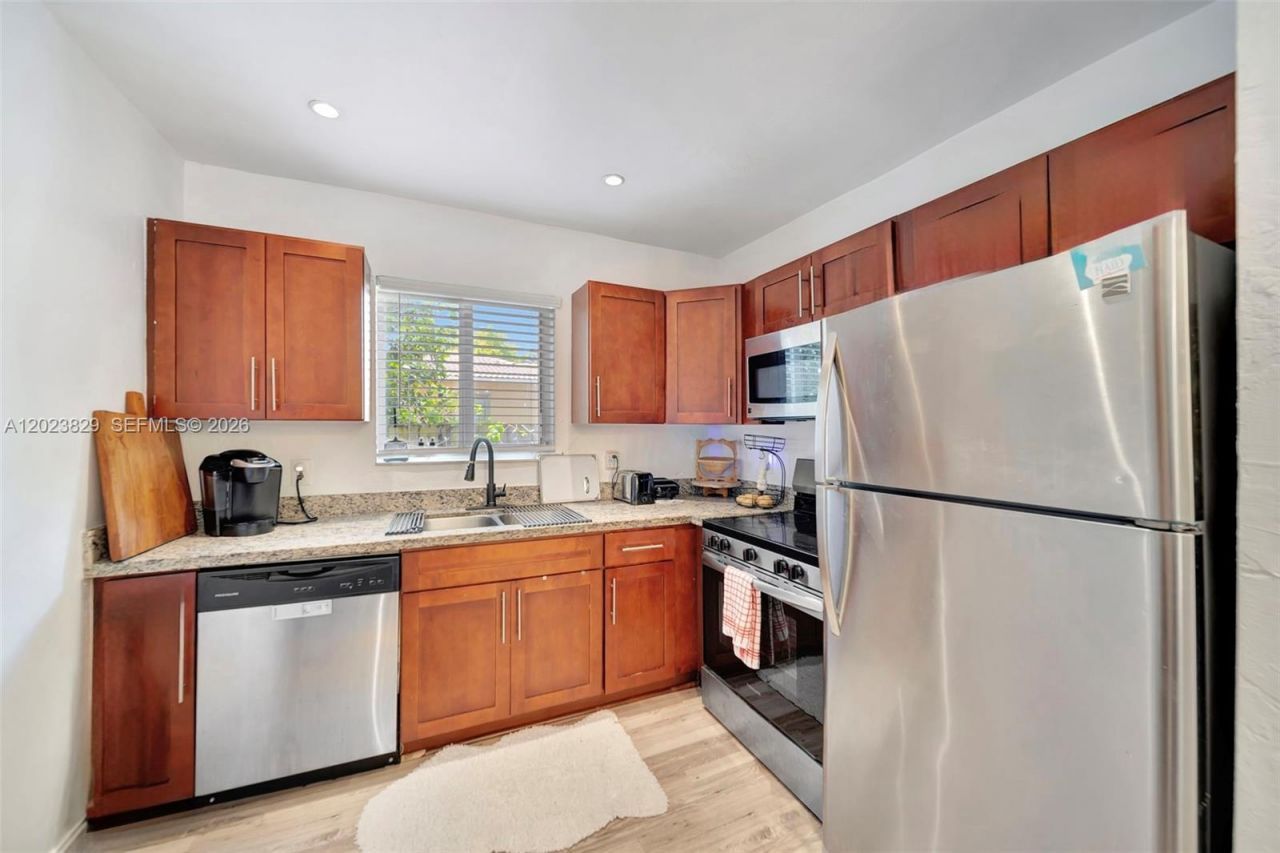 1790 NE 160th St , North Miami Beach, FL 33162 Photo