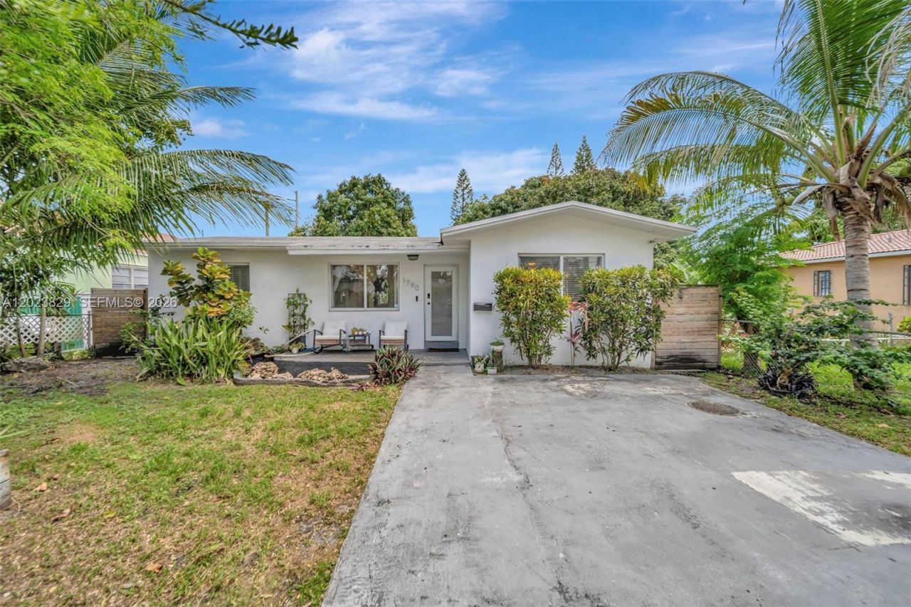 1790 NE 160th St , North Miami Beach, FL 33162 Photo