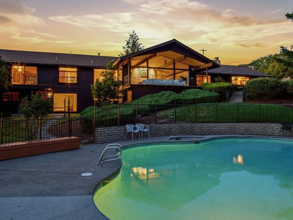 50 Mariposa Terrace, Medford, OR 97504