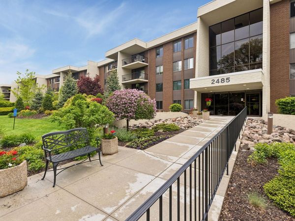 2485 Londin Lane E, Unit 323, Maplewood, MN 55119