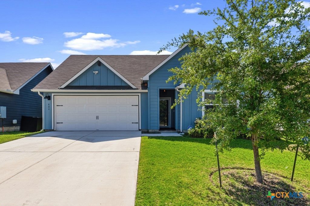 404 Signe, Seguin, TX 78155 Main Photo