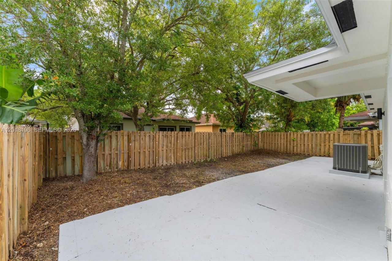 211 SW 15th Ter, Homestead, FL 33030 Photo