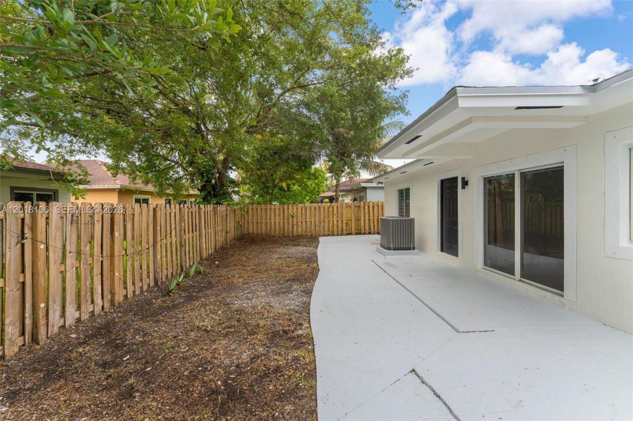 211 SW 15th Ter, Homestead, FL 33030 Photo