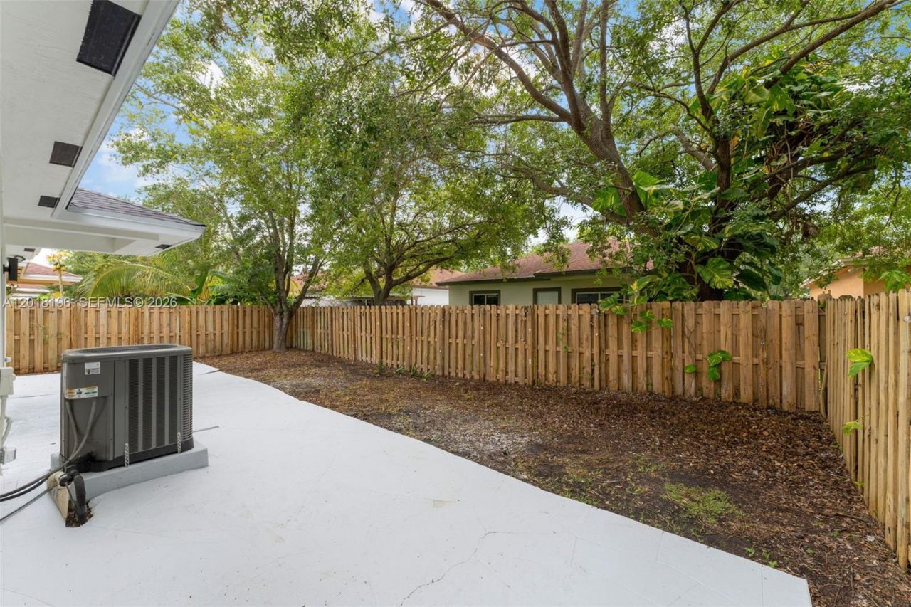 211 SW 15th Ter, Homestead, FL 33030 Photo