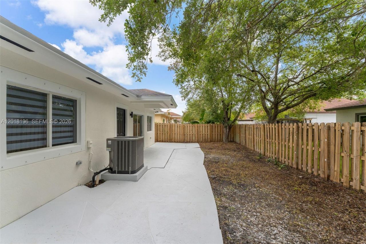 211 SW 15th Ter, Homestead, FL 33030 Photo