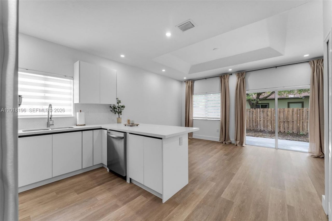 211 SW 15th Ter, Homestead, FL 33030 Photo