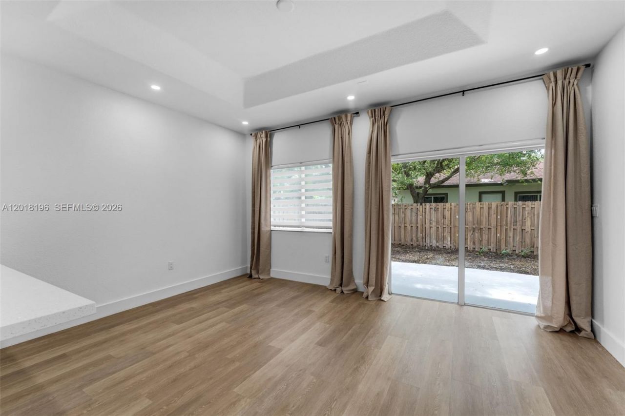 211 SW 15th Ter, Homestead, FL 33030 Photo